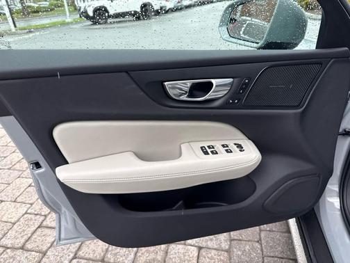 Vapour Grey Metallic 2026 Volvo V60 Cross Country Ultra, B5 AWD Gas (mild hybrid)