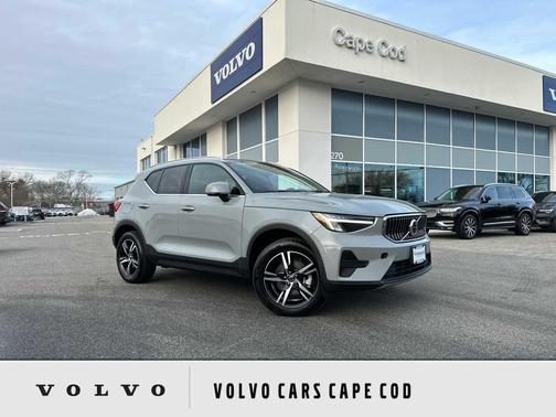 2025 Volvo XC40 B5 Core Bright Theme