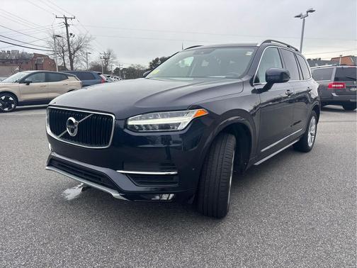 2017 Volvo XC90 T6 Momentum