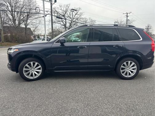 2017 Volvo XC90 T6 Momentum