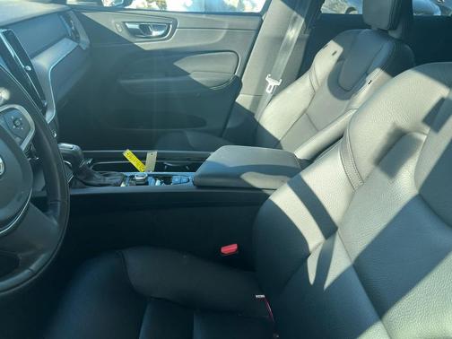 2020 Volvo XC60 T5 Momentum