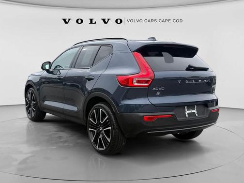 BLUE 2026 Volvo XC40 Ultra, B5 AWD Gas (mild hybrid), Dark