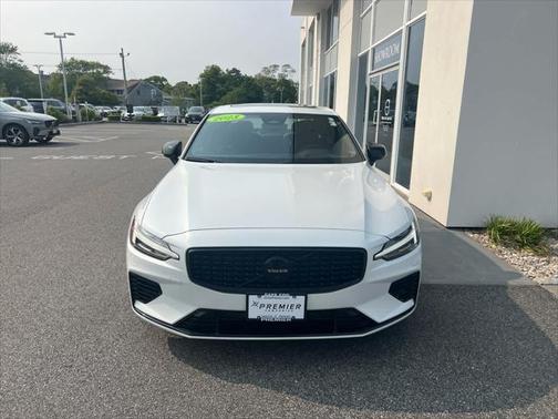 2023 Volvo S60 Recharge Plug-In Hybrid T8 Plus Black Edition