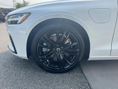 2023 Volvo S60 Recharge Plug-In Hybrid T8 Plus Black Edition