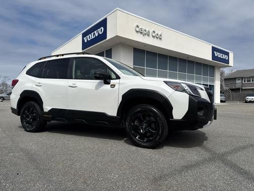 Crystal White Pearl 2024 Subaru Forester Wilderness