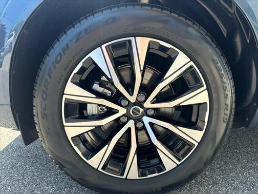 2025 Volvo XC60 B5 Core
