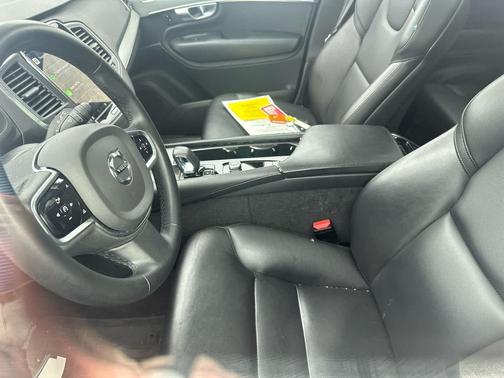 Silver Dawn Metallic 2023 Volvo XC90 B5 Core