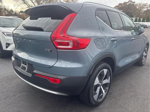 2023 Volvo XC40 B5 Plus Bright Theme