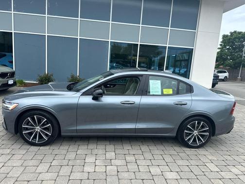 Osmium Grey Metallic 2021 Volvo S60 T5 Momentum