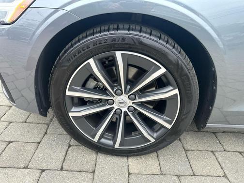 Osmium Grey Metallic 2021 Volvo S60 T5 Momentum