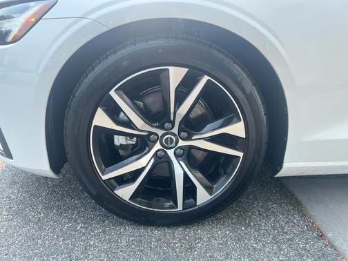 2025 Volvo S60 B5 Core