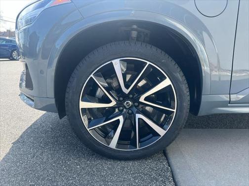 2023 Volvo XC90 Recharge Plug-In Hybrid T8 Ultimate Dark Theme 7-Seater