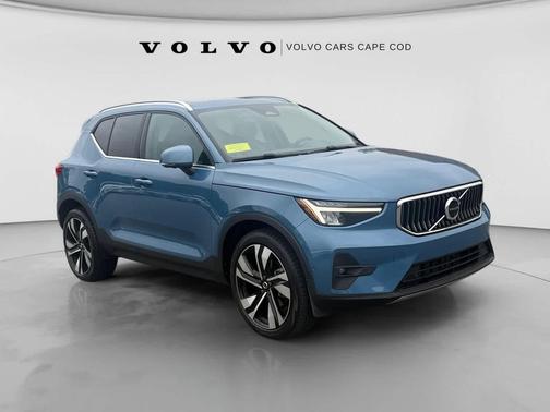 Fjord Blue Metallic 2023 Volvo XC40 B5 Plus Bright Theme