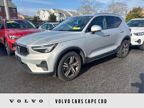 2023 Volvo XC40 B5 Core