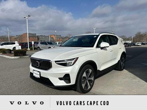 2023 Volvo XC40 B5 Plus Bright Theme