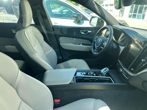Crystal White Metallic 2026 Volvo XC60 B5 Plus