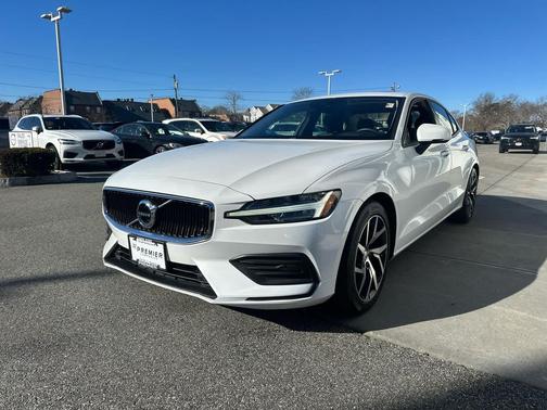 2020 Volvo S60 T5 Momentum