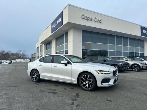 2020 Volvo S60 T5 Momentum