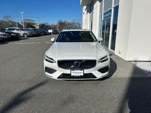 2020 Volvo S60 T5 Momentum