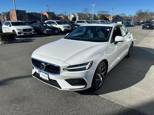 2020 Volvo S60 T5 Momentum