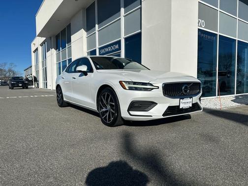 2020 Volvo S60 T5 Momentum