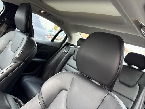 2020 Volvo S60 T5 Momentum