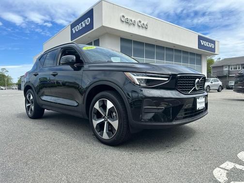 Onyx Black 2026 Volvo XC40 Core, B5 AWD Gas (mild hybrid), Dark