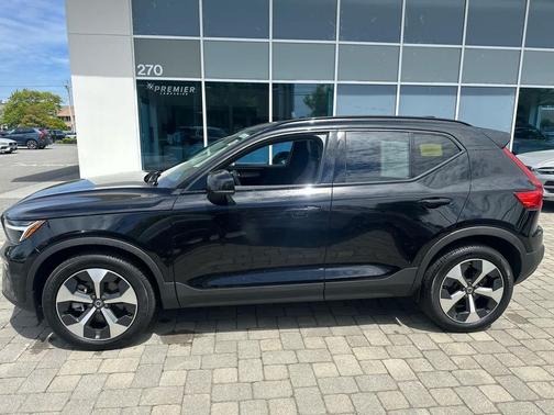 Onyx Black 2026 Volvo XC40 Core, B5 AWD Gas (mild hybrid), Dark