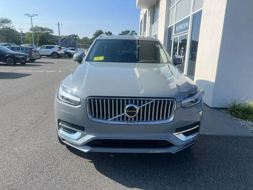 2025 Volvo XC90 B5 Core