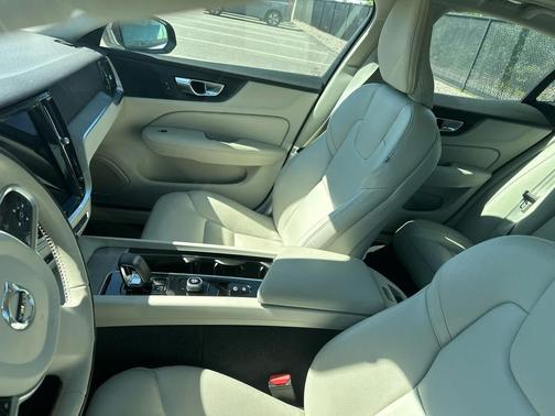 Crystal White Metallic 2024 Volvo S60 B5 Plus Dark Theme