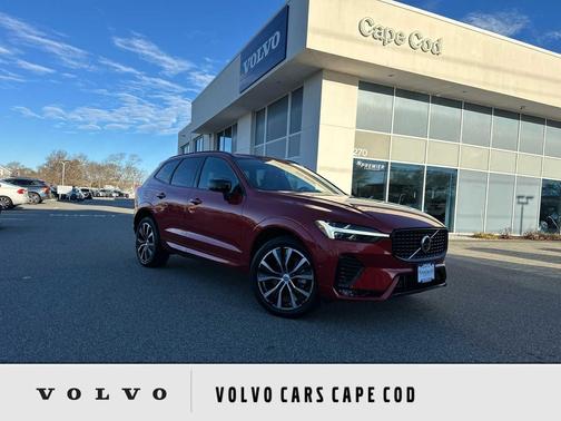 2023 Volvo XC60 B5 Plus Dark Theme