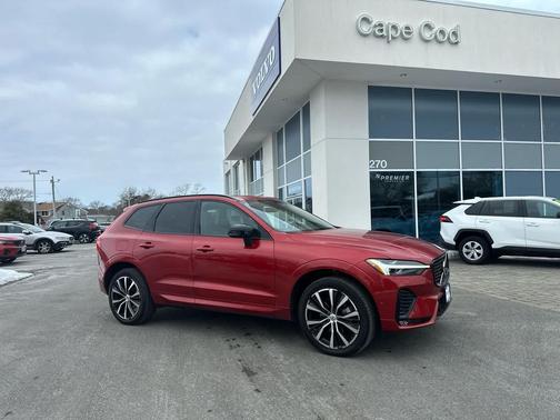 2023 Volvo XC60 B5 Plus Dark Theme