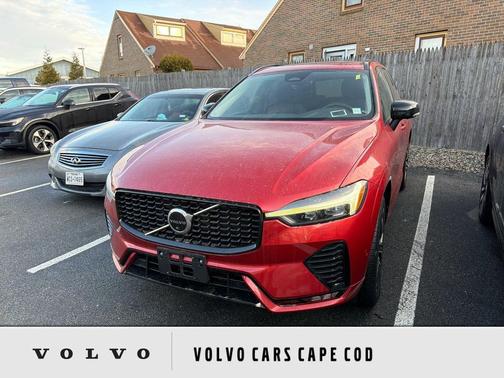 2023 Volvo XC60 B5 Plus Dark Theme