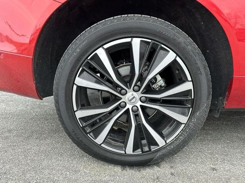 2023 Volvo XC60 B5 Plus Dark Theme