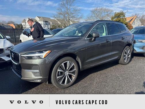 2022 Volvo XC60 B5 Momentum