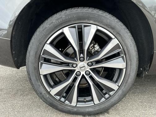 2022 Volvo XC60 B5 Momentum