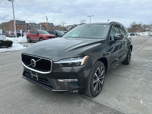 2022 Volvo XC60 B5 Momentum