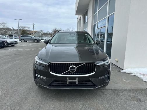 2022 Volvo XC60 B5 Momentum