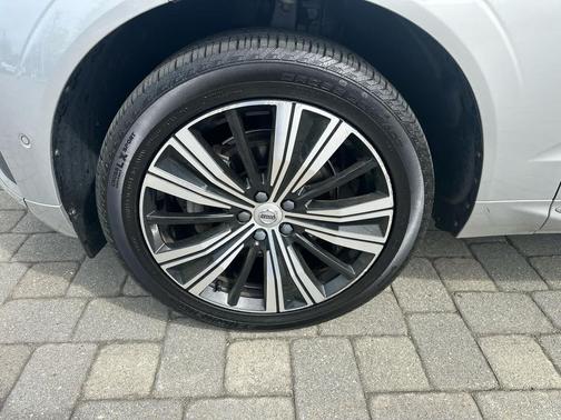 Silver Dawn Metallic 2022 Volvo XC60 B5 Inscription