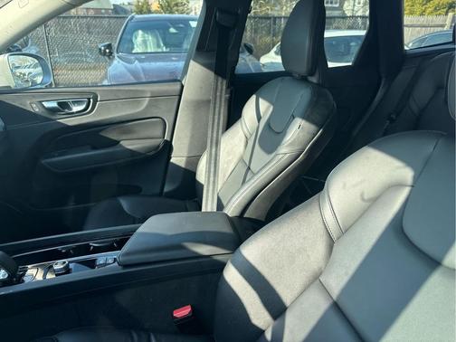 2023 Volvo XC60 B5 Core