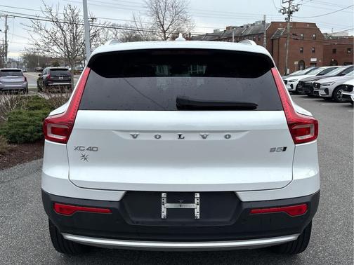 2023 Volvo XC40 B5 Plus Bright Theme