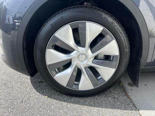 2024 Tesla Model Y Long Range Dual Motor All-Wheel Drive