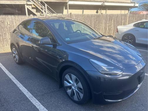 2024 Tesla Model Y Long Range Dual Motor All-Wheel Drive