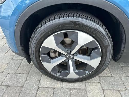 Fjord Blue Metallic 2024 Volvo XC40 B5 Core Dark Theme