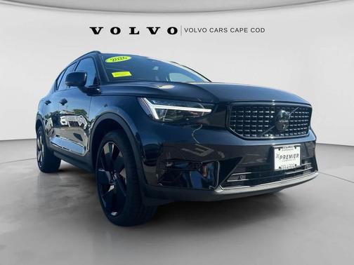 Onyx Black 2026 Volvo XC40 Black Edition Ultra, B5 AWD Gas (mild hybrid)