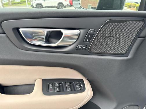 Vapour Grey Metallic 2026 Volvo XC60 B5 Plus