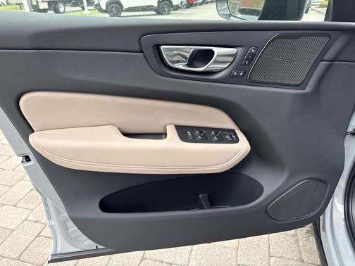 Vapour Grey Metallic 2026 Volvo XC60 B5 Plus