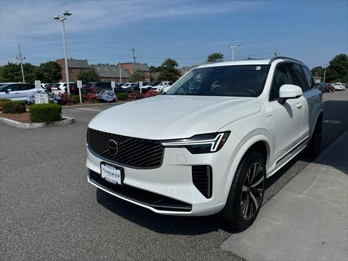 2025 Volvo XC90 Plug-In Hybrid T8 Core 7-Seater