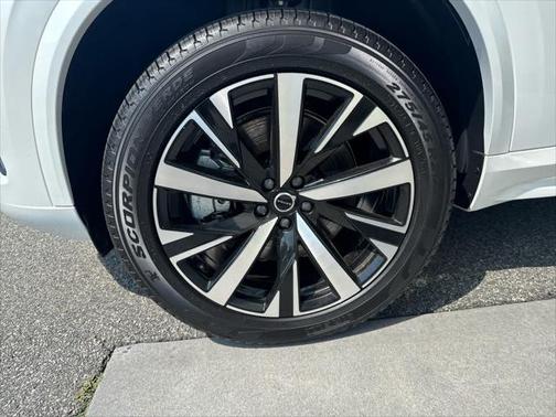 2025 Volvo XC90 Plug-In Hybrid T8 Core 7-Seater