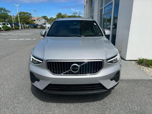 2025 Volvo XC40 B5 Core Bright Theme